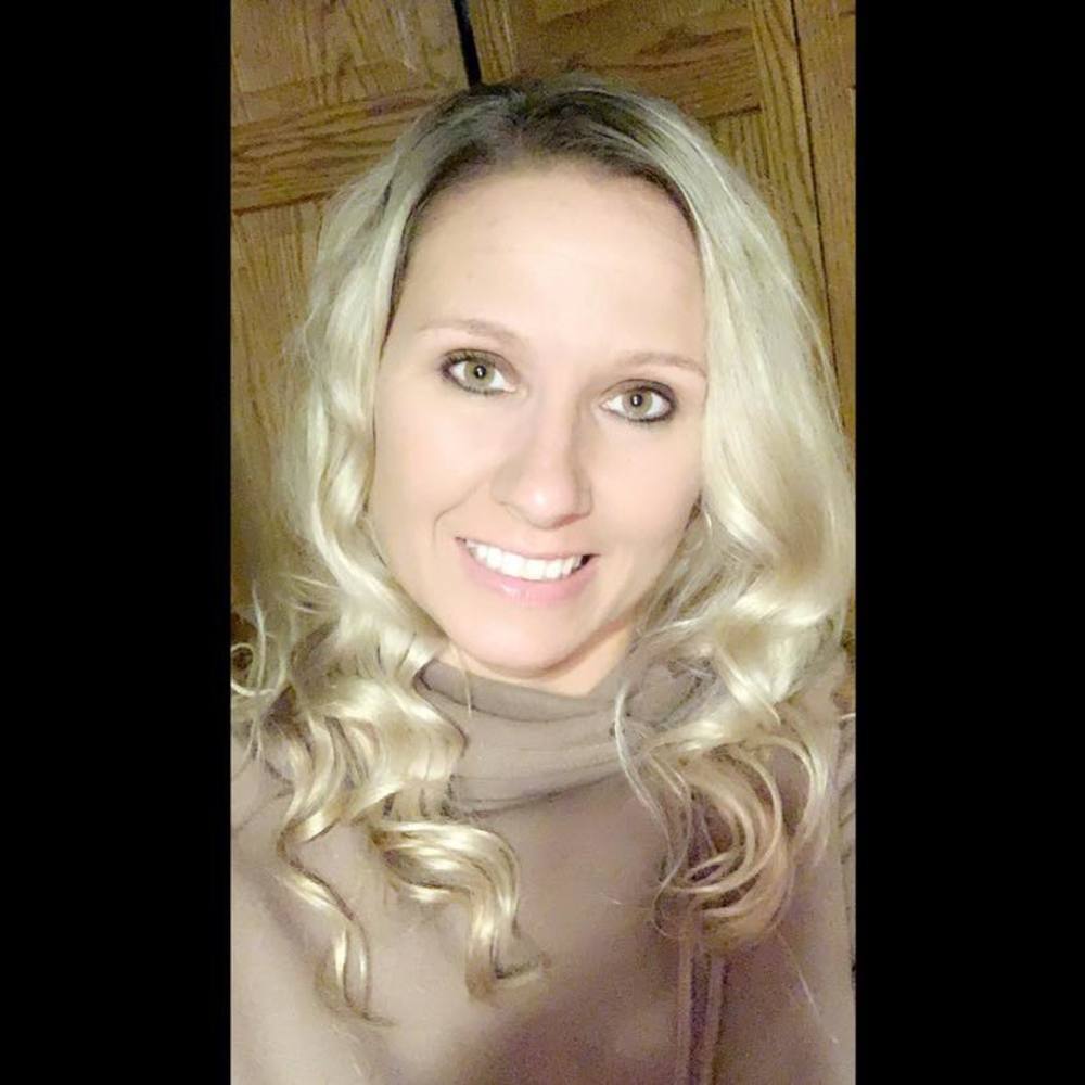 Meet your Posher, Corina